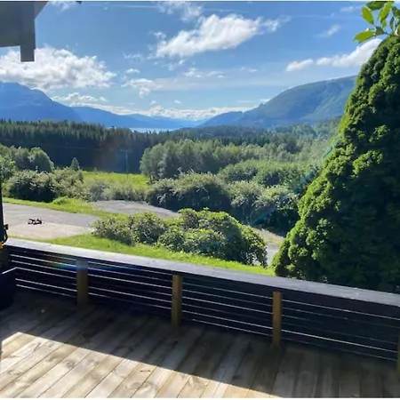 Apartamento I Med Naturskjonn Utsikt Tingvoll