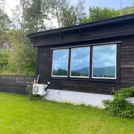 Apartamento I Med Naturskjonn Utsikt Tingvoll